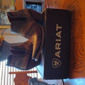 Ariat Dixon bootie Saddle Blanket Serape size 9